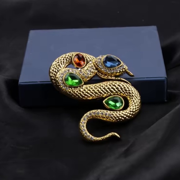 Serpenti Golden Multicolor Diamond Snake Brooch - Picture 2 of 4